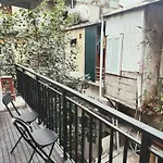 B House - 3 Bedroom 2 Bath, Balcony, Quiet, Old Quarter, 5Ms Lake