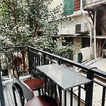 B House - 3 Bedroom 2 Bath, Balcony, Quiet, Old Quarter, 5Ms Lake