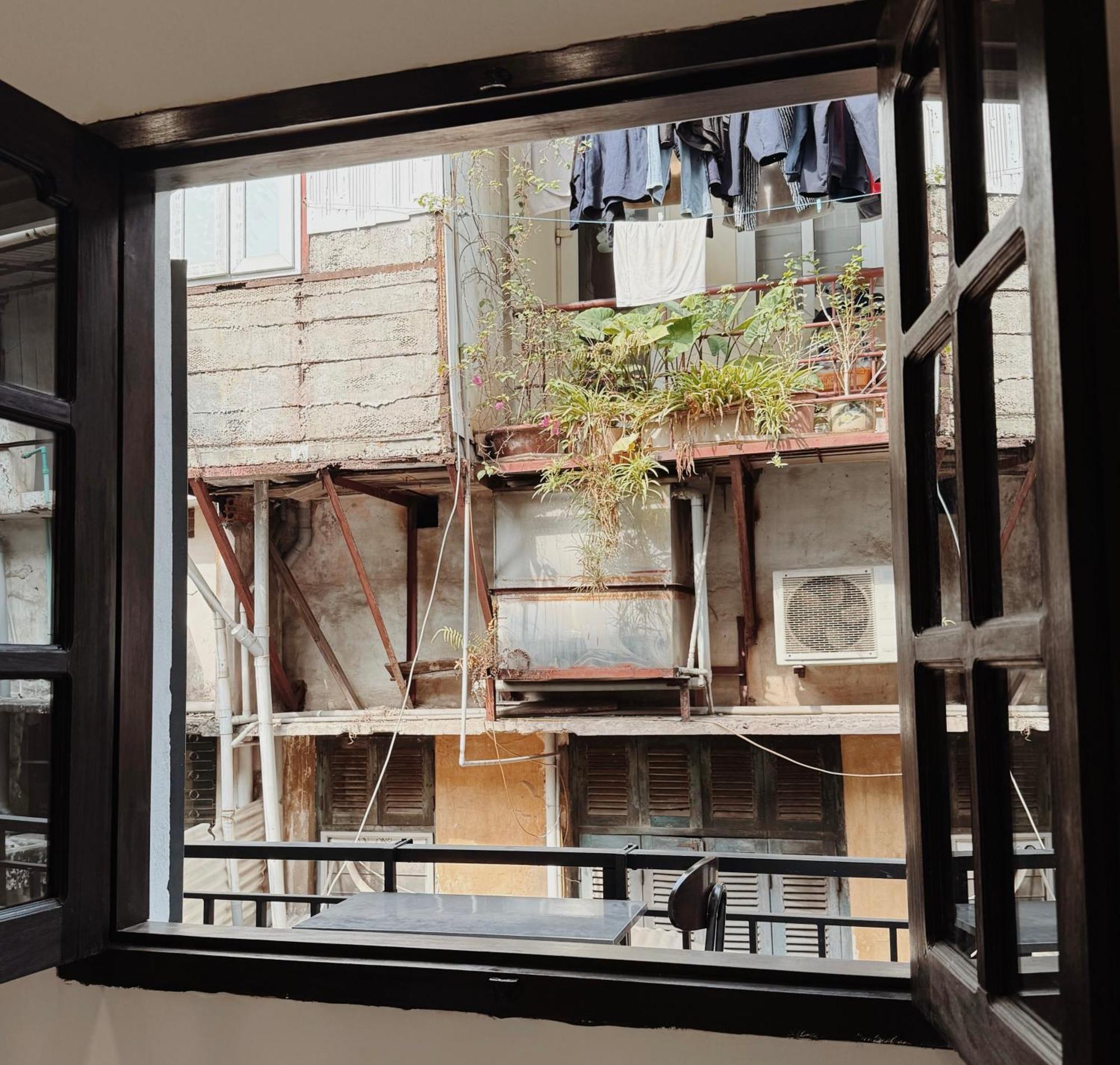 B House - 3 Bedroom 2 Bath, Balcony, Quiet, Old Quarter, 5ms *