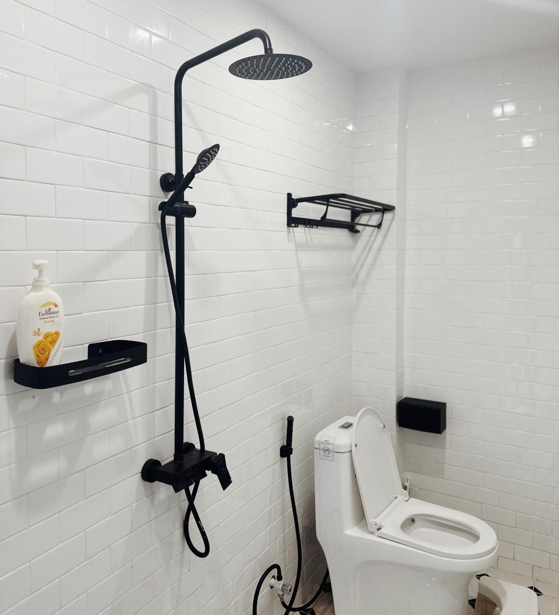 B House - 3 Bedroom 2 Bath, Balcony, Quiet, Old Quarter, 5ms Hanoï
