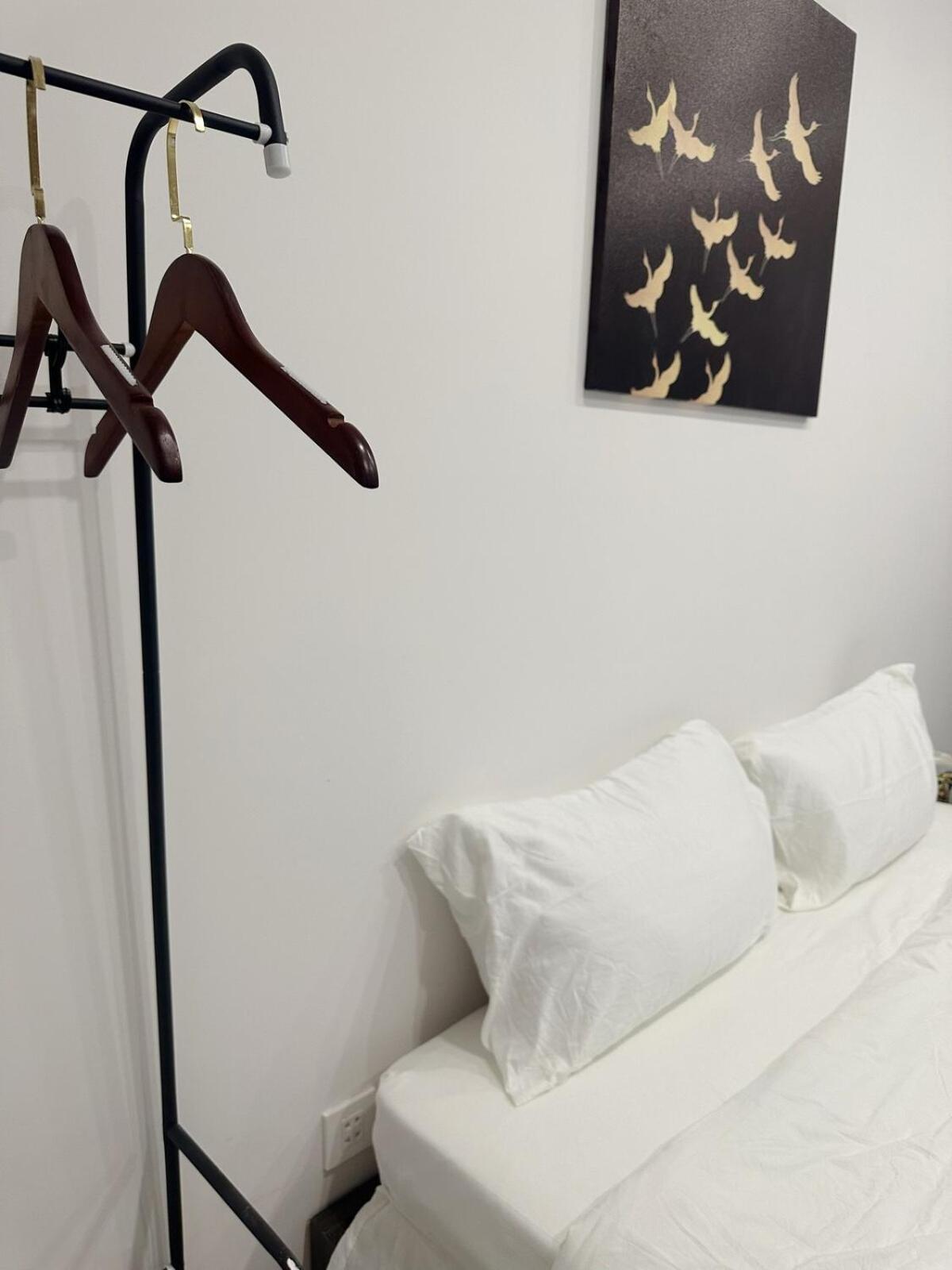 Appartement B House - 3 Bedroom 2 Bath, Balcony, Quiet, Old Quarter, 5ms *