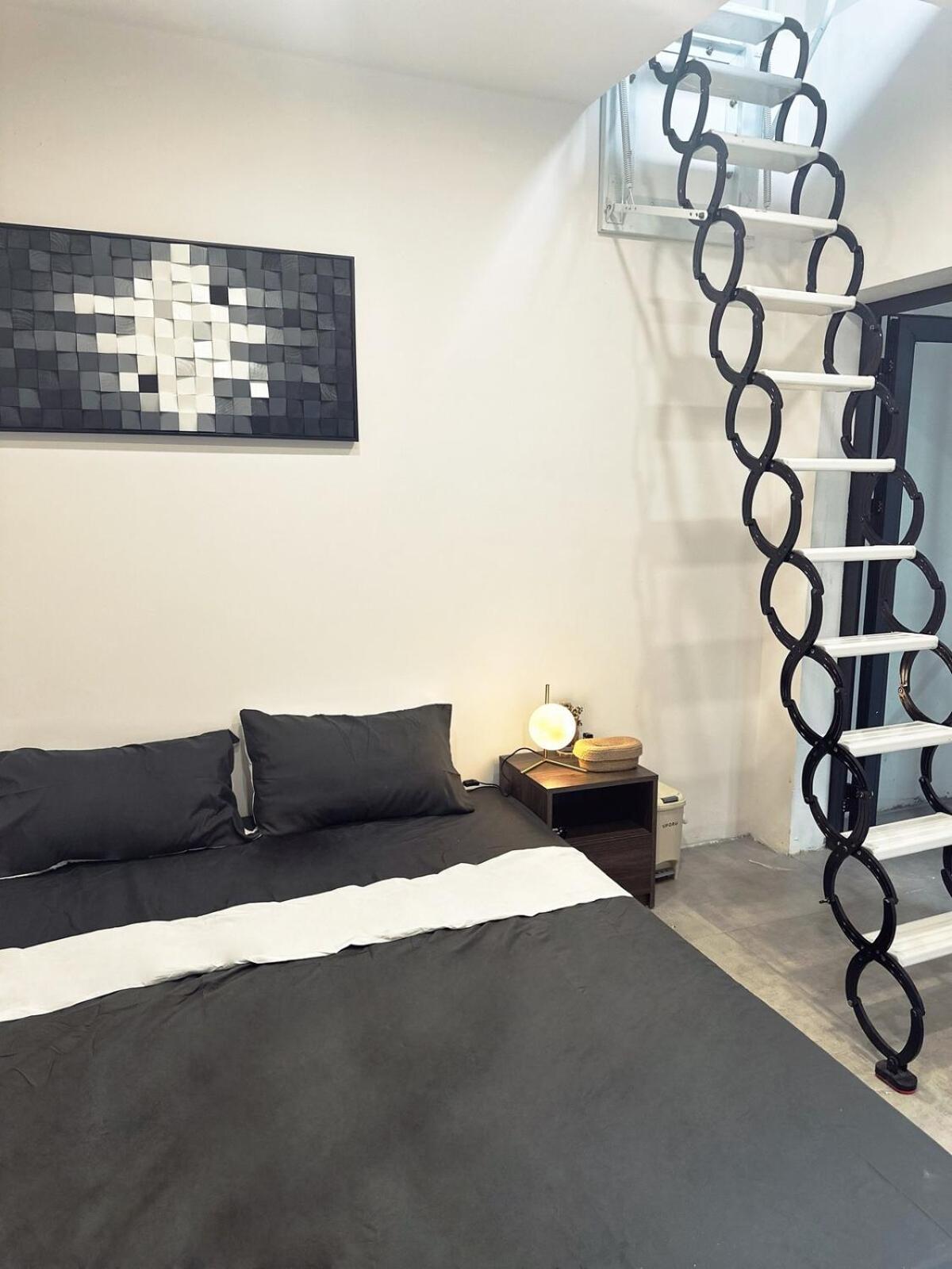 B House - 3 Bedroom 2 Bath, Balcony, Quiet, Old Quarter, 5ms Hanoï