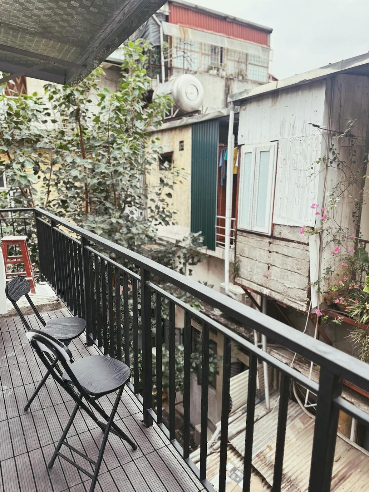 B House - 3 Bedroom 2 Bath, Balcony, Quiet, Old Quarter, 5ms