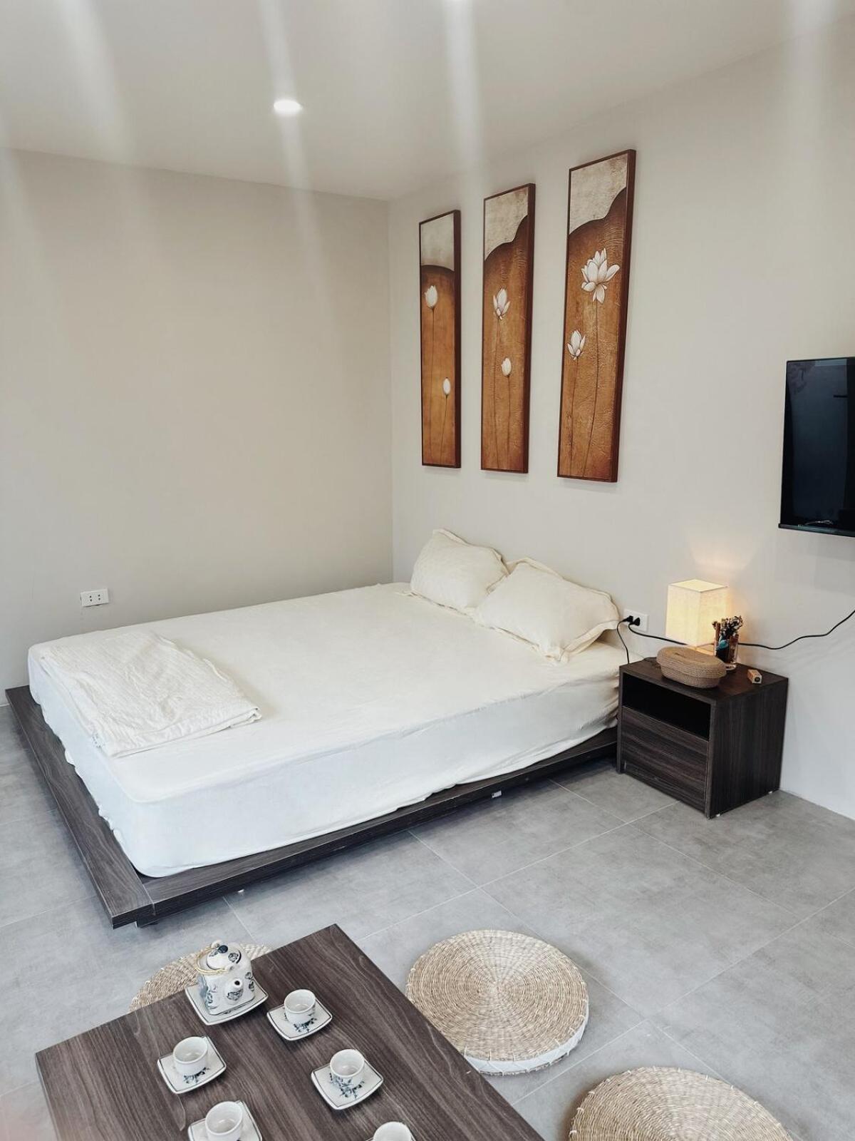 Appartement B House - 3 Bedroom 2 Bath, Balcony, Quiet, Old Quarter, 5ms