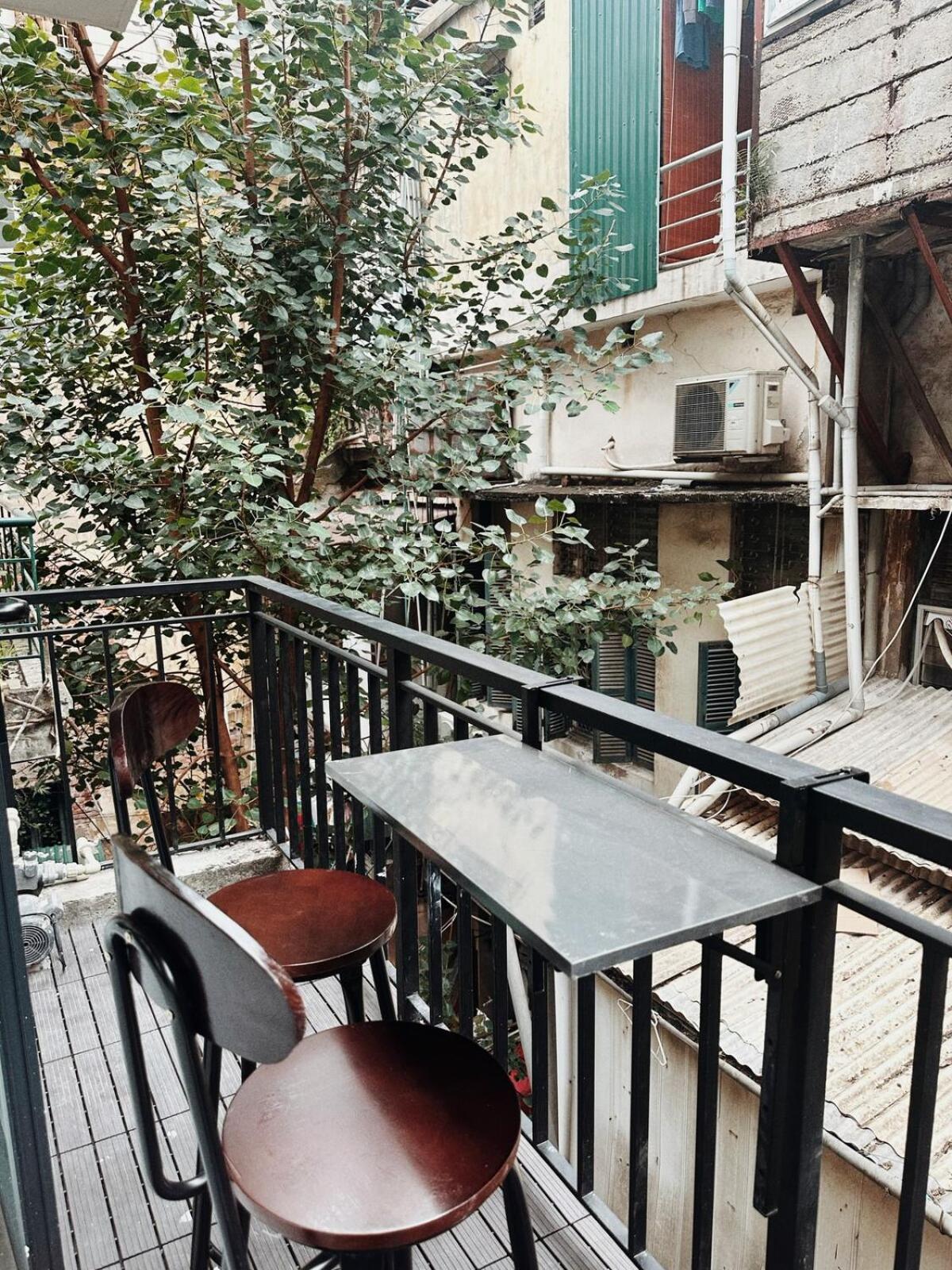 B House - 3 Bedroom 2 Bath, Balcony, Quiet, Old Quarter, 5ms